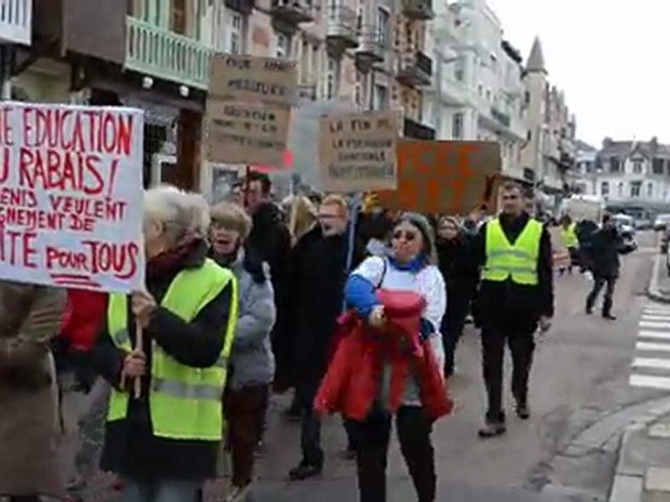 Manifestation à Berck contre les suppressions de poste d’enseignants