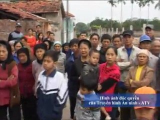 Đột kích từ tầng 3 bắt con nghiện lăm lăm dao, súng