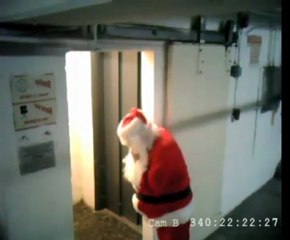 Drunk Santa Caught On Camera