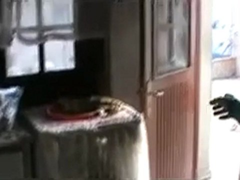 فري برس حمص آثار قصف منزل و تمركز الدبابة في كرم الزيتون