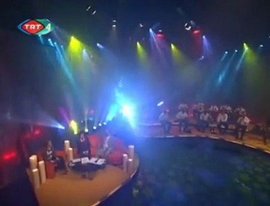 Emel TAŞCIOĞLU  " İKİ KEKLİK BİR KAYADA ÖTÜYOR"