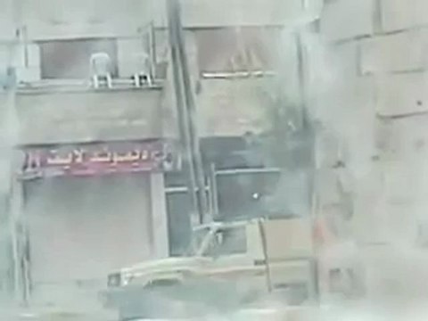 فري برس ريف دمشق معضمية الشام سيارة مضاد الطيران تجوب شوارع المدينة لملاحقة الاحرار 15 2 2012