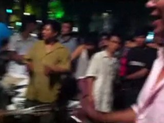 Đêm, ra Hồ Gươm    hát Nối vòng tay lớn