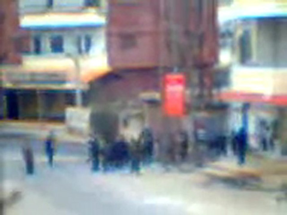 فري برس   ريف دمشق عرطوز   اقتحام الشبيحة لعرطوز و اطلاق نار 14 2 2012