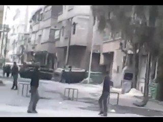 فري برس   ريف دمشق الدبابات في شوارع سقبا 14 2 2012