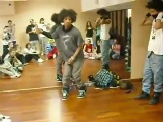 Twins Show Off Awesome Dance Moves!