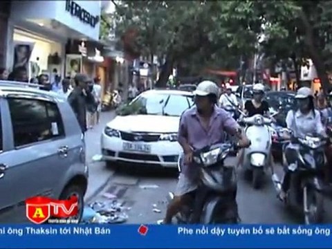 Tai nạn giao thông hy hữu trên phố Hàng Bông