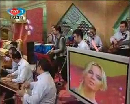 Tuğçe BECERİKLİ SENİN SESİNİ GÖZLERİNİN RENGİNİ UNUTABİLSEM