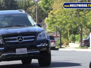 Jennifer Gardner Looks Great Walking in Venice Beach