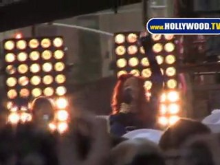 Rihanna Performs on Today in New York City!