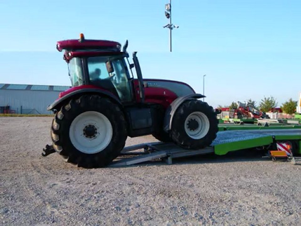 Chargement tracteur VALTRA