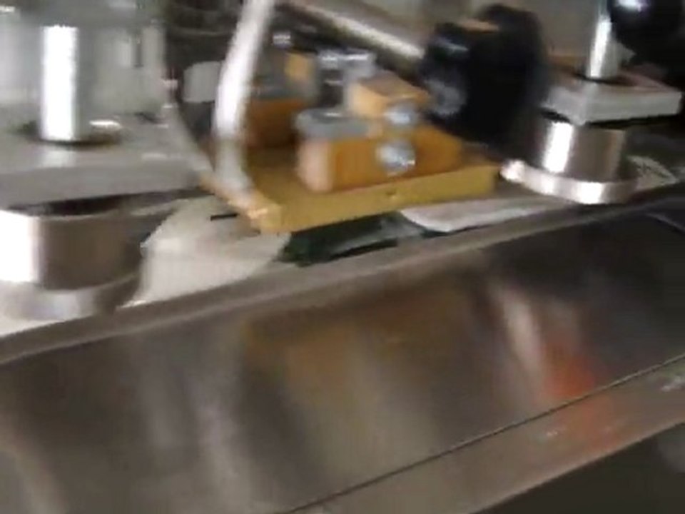 Knife & Fork & Napkin Packing Machine in china