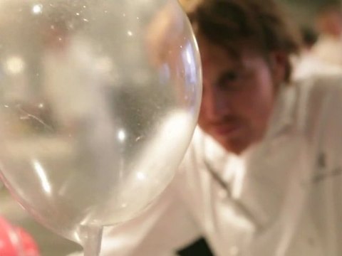Un ballon d'hélium comme dessert au restaurantEdible Balloon