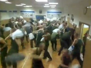 Rus askerlerin yastik savasi