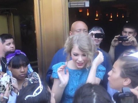 Taylor Swift is 'Really Good at Being Single'