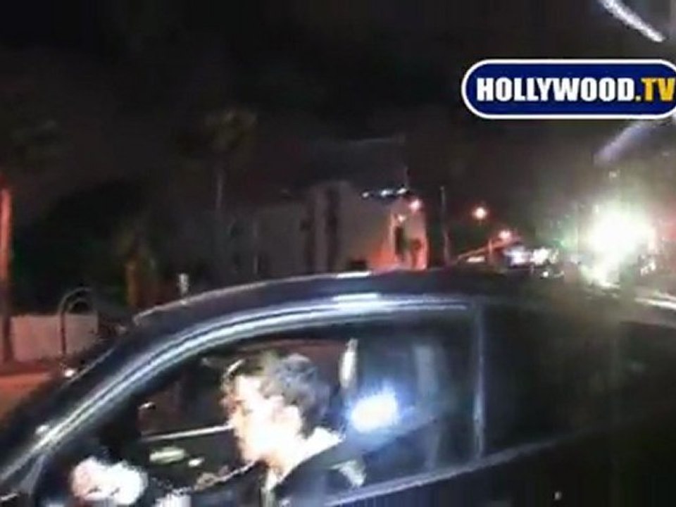 Samantha Ronson Gets Swarmed By Paparazzi