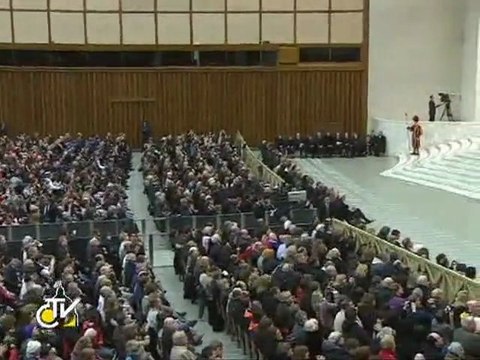 Benedict al XVI-lea: Isus ne învaţă să iubim şi să iertăm