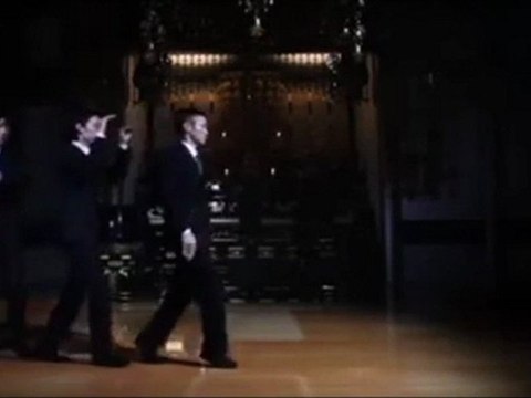 Synchronized Japanese slow dance!