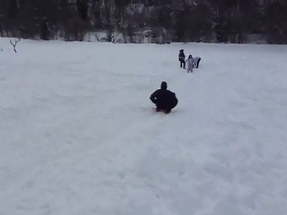 Solène fait de la luge