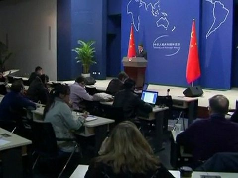 Syrian troops shell Homs