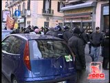 Napoli - Tensione al presidio organizzato davanti alla sede della Regione (17.02.12)