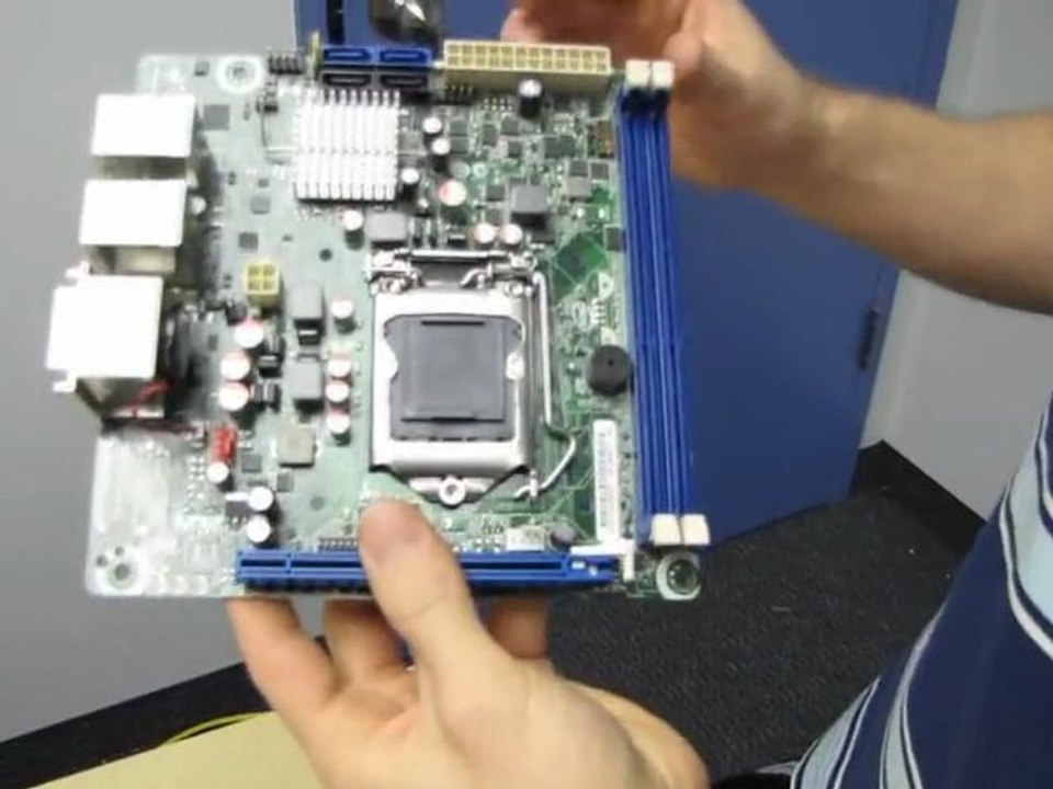 Intel Xeon 1260L Lower Power CPU & E1200 mITX Server Board Unboxing & First Look Linus Tech Tips