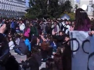 Atina sokakaları Pazartesi'ye hazırlanıyor