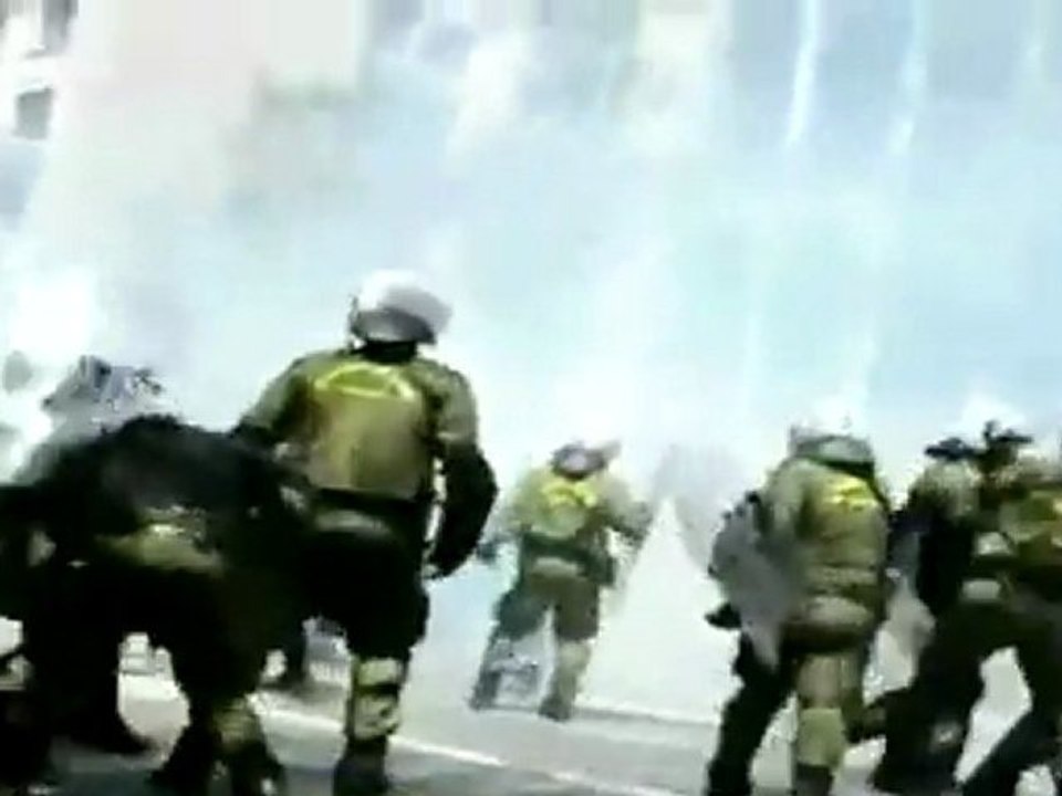 Nik The Greek - Τυφλή Βία - Blind Brutality during the protests in Greece - Street Footage