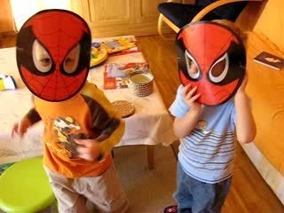 Qui se cache derrière spiderman ?