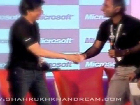 Shah Rukh Khan's FUN Time With FANS!