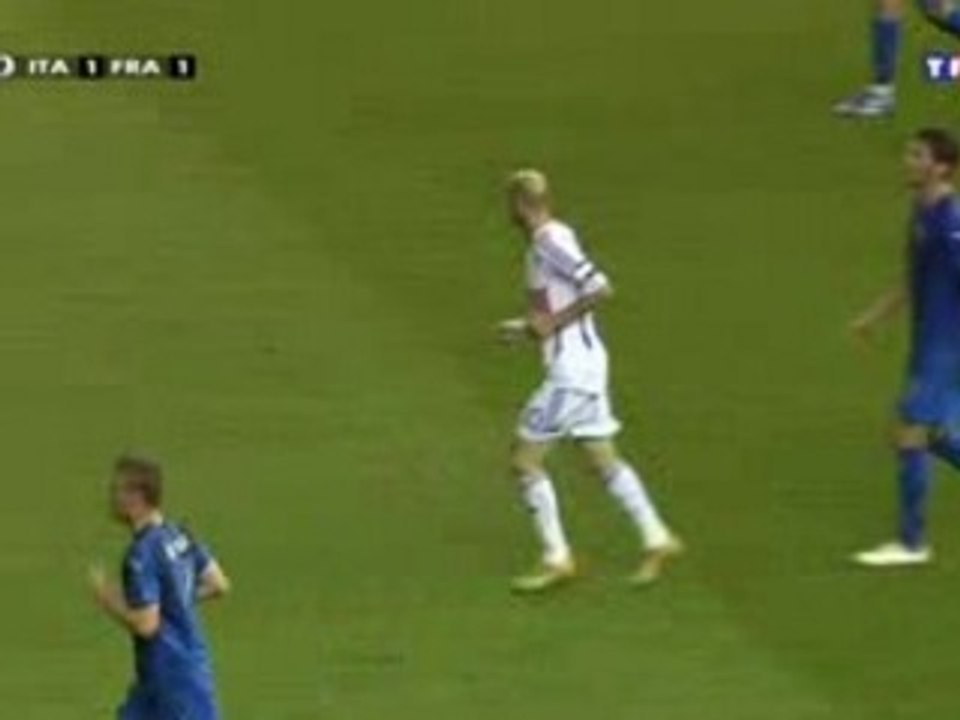 ZIDANE donne COUP DE TETE A MATERAZZI