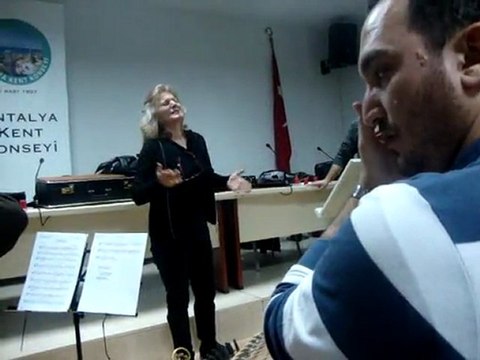 yine o menekşe gözler aralı