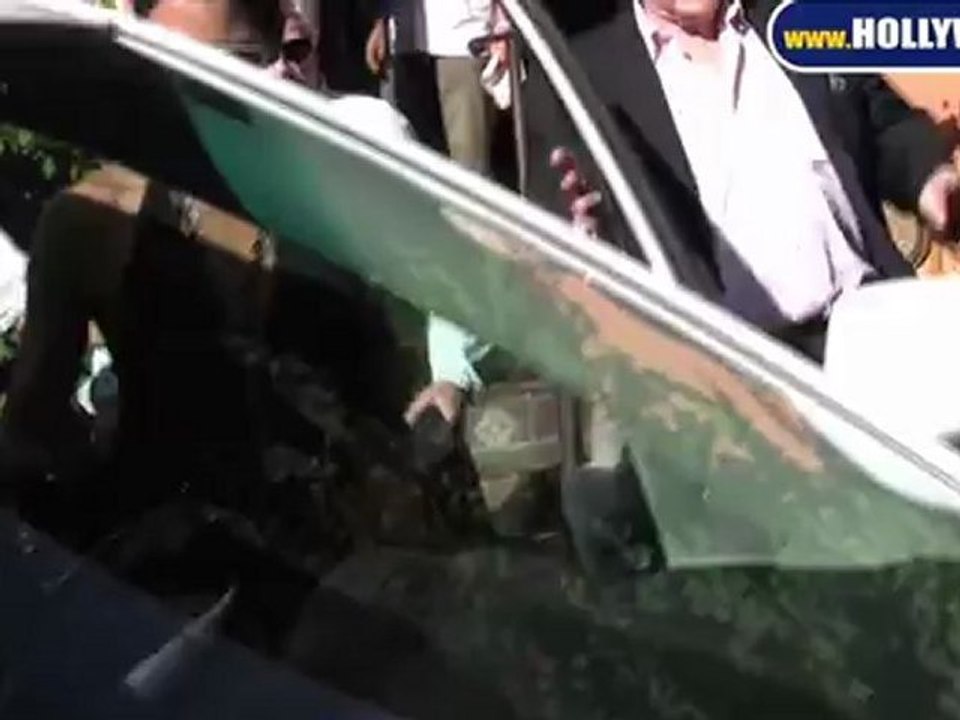 Paps Go Crazy for Halle Berry on Saturday