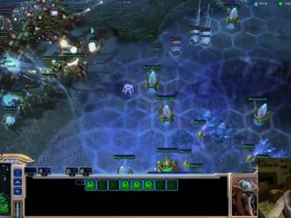 Une blonde sur StarCraft II ça donne cela