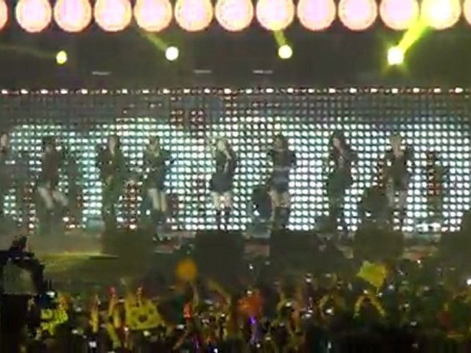 SNSD : MR. TAXI @MUSIC BANK in PARIS (08/02/2012)