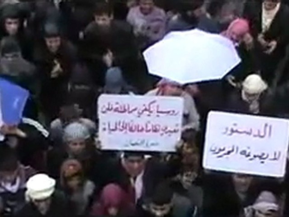 فري برس   إدلب معرة النعمان مظاهرة في جمعة المقاومة الشعبية 17 2 2012 ج1