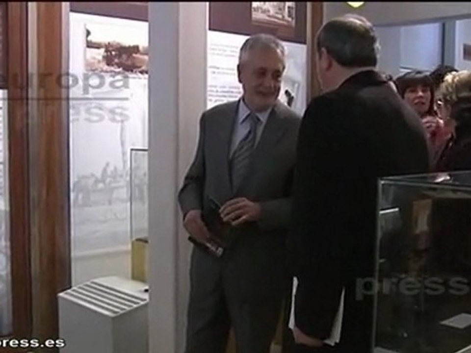 Griñán dice que hay que ser "cuidadoso" con los medios