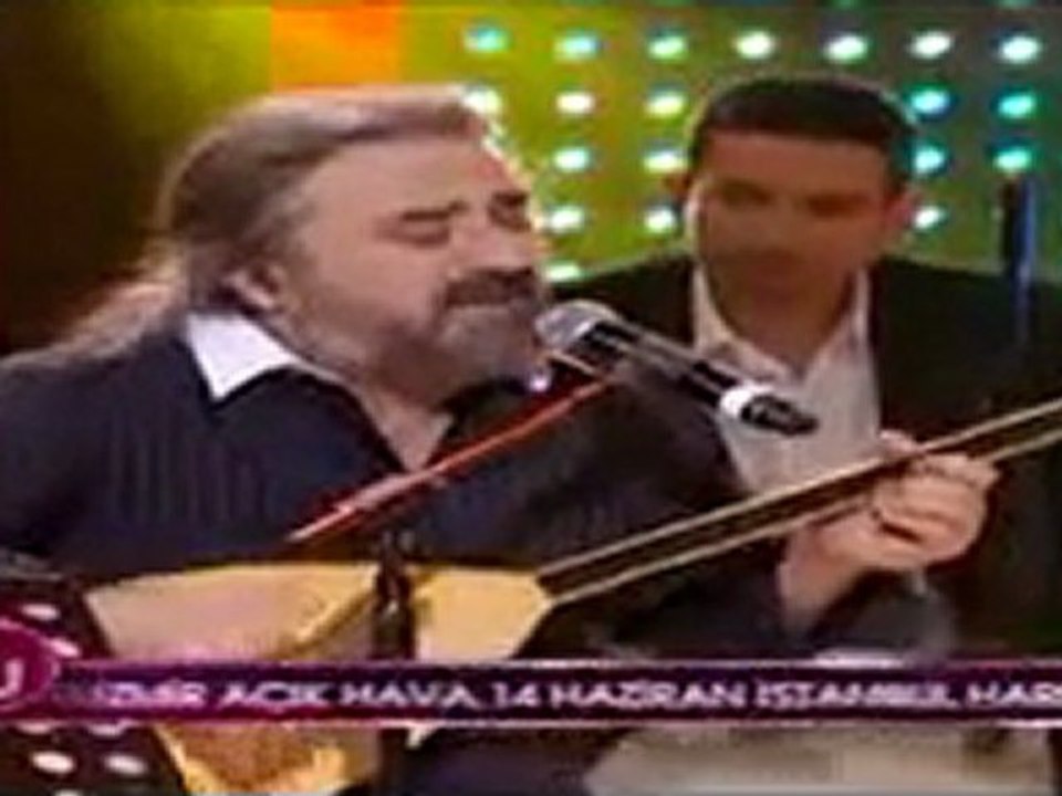 Volkan  KONAK  " HASTANE  ÖNÜNDE İNCİR AĞACI"