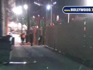 Hailee Steinfeld Ignores Fans, Booed at Jimmy Kimmel Live