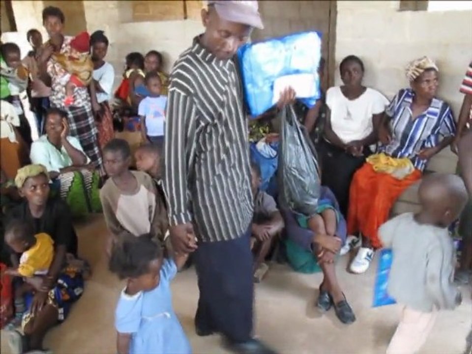 Zambia, Isanya: Bednet Distributions