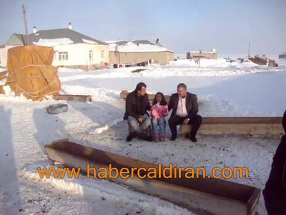 mukaddes şarkı besteledi