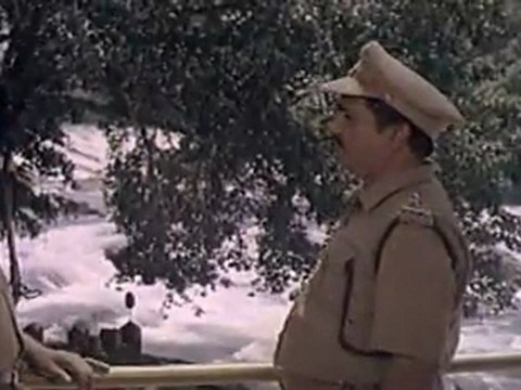 Captain Prabakhar - Vijayakanth Catches Smugglers