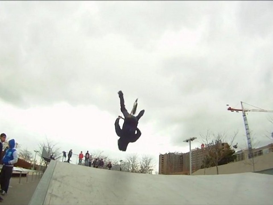 Trotinette freestyle : three tricks in bercy & batignolles by Matis Deleplanque