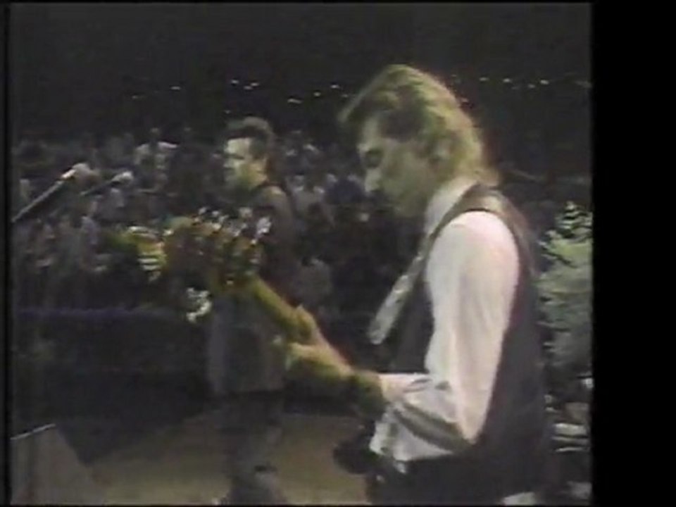 Omar & the Howlers - 06 - She's a Woman - 1986
