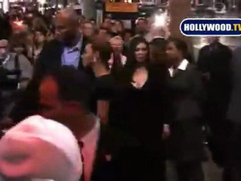 Beyonce Knowles poses for photos at Egyptian Theater