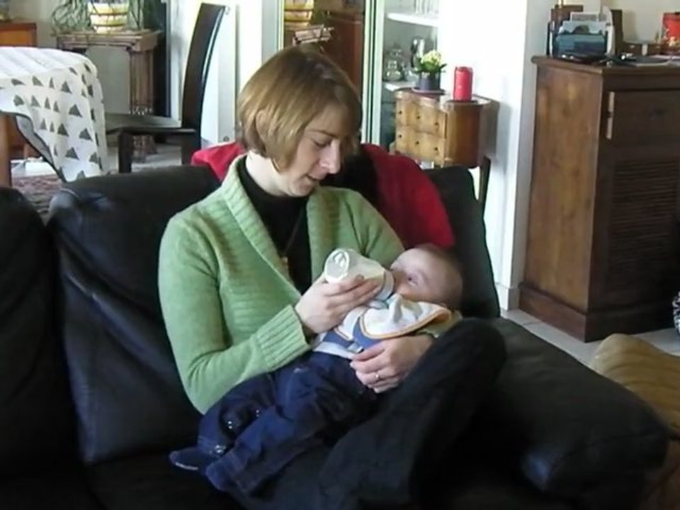 Mon premier biberon avec Laetitia
