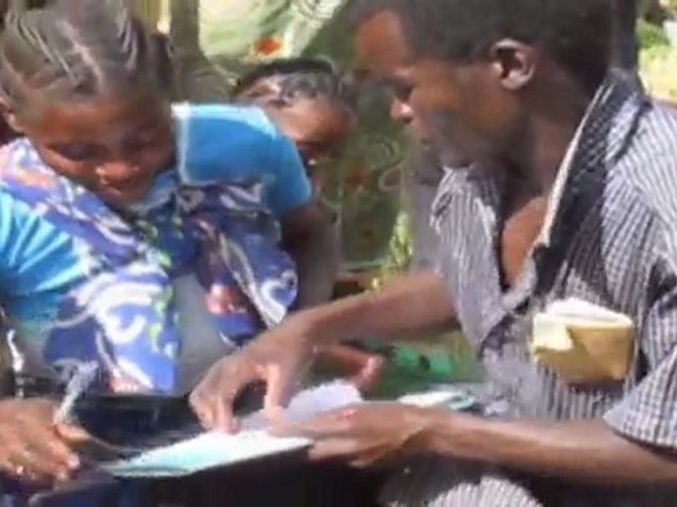 Zambia, Kaloma, Munkolo to Chuundwe Zones: Bednet Distribution