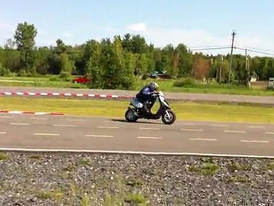 Entraînement de scooter sur le petit oval de Sanair en juillet 2011