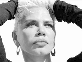 Sezen AKSU   Hala Haber Bekliyorum Senden