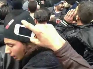 فري برس   دمشق المزة مقطع مميز الشهيد ع الأكتاف وغضب الثوار16 2 2012